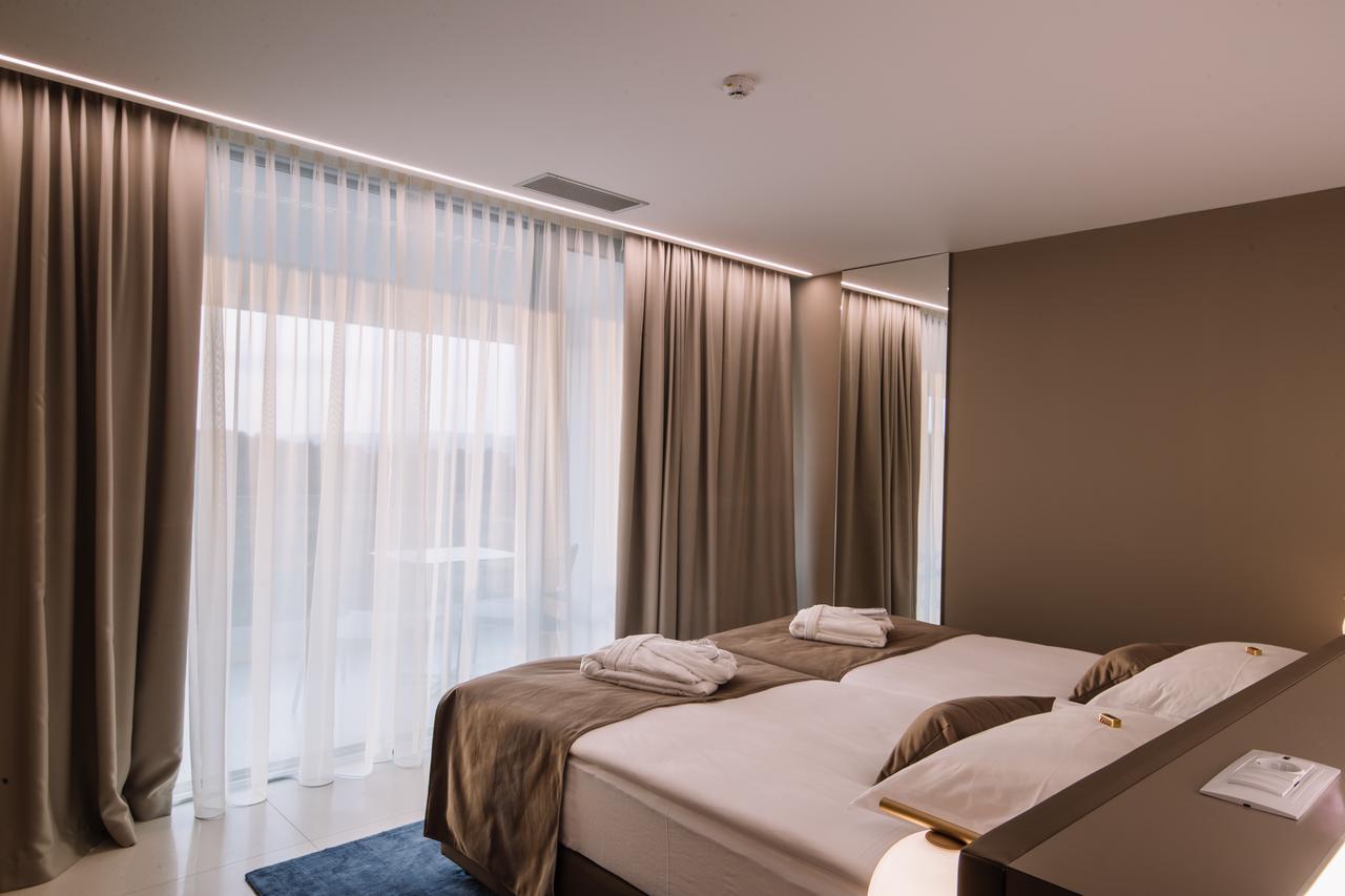 Aparthotel Joel Novalja Eksteriør bilde